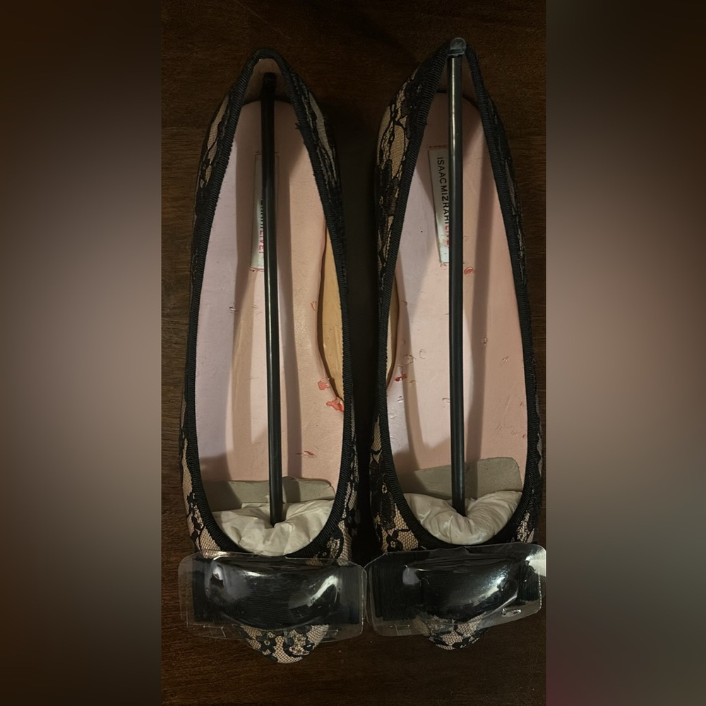 Isaac Mizrahi Live shoes - Size 9.5 - background pink with black floral lace